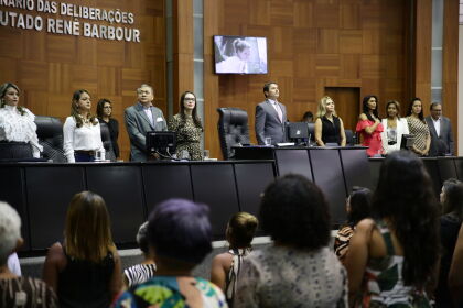 Sessão especial entrega moção de aplausos às mães e mulheres do Estado de Mato Grosso