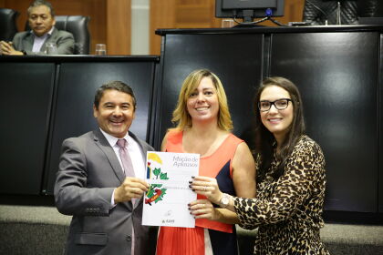 Sessão especial entrega moção de aplausos às mães e mulheres do Estado de Mato Grosso