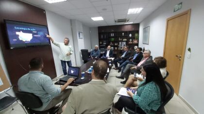 Deputados Dr Gimenez e Valmir Moretto participam de reunião da Câmara Setorial Temática Faixa de Fronteira