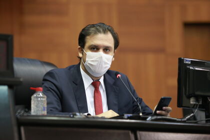 Deputado pede que governo distribua gratuitamente máscaras para os 141 municípios do estado