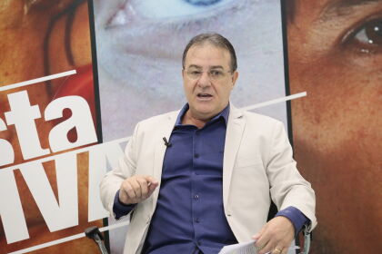 Entrevista Coletiva recebe o deputado Silvio Favero