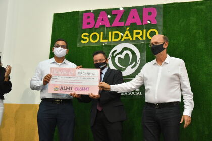 Presidente Eduardo Botelho participa da entrega do cheque do Bazar Solidário