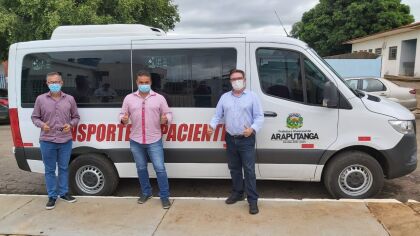 Deputado faz entrega de van para transporte de pacientes ao município de Araputanga