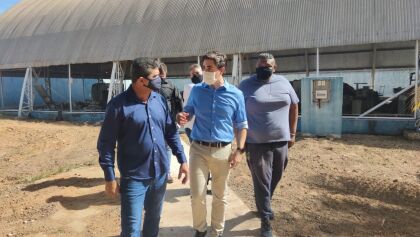 Secretário de Educação e deputado visitam escola no Residencial Itamarati, em Cuiabá