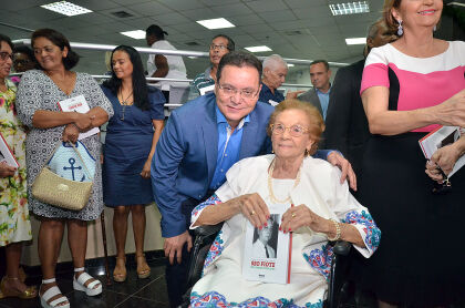 Botelho e dona Amália no lançamento da biografia de Seo Fiote, na ALMT, em  2017