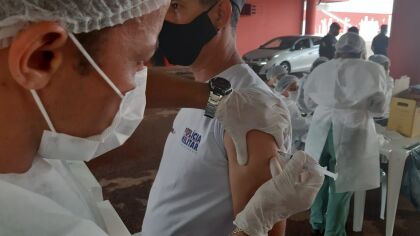 Thiago Silva cobra prioridade na vacinação para profissionais da educação