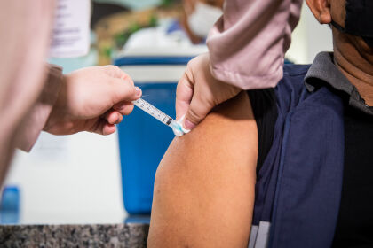 Sancionada lei que pune “fura-fila” na vacinação contra a Covid-19