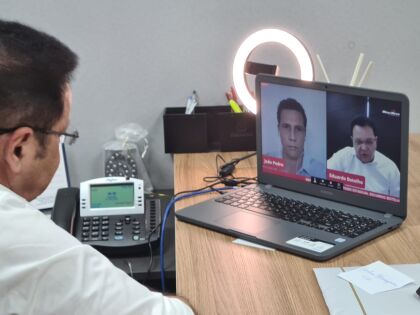 Após live, Botelho atendeu representantes de comunidades de Cuiabá