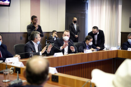 Deputados debatem com governo isenção de IPVA
