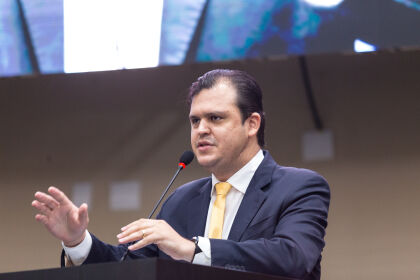 Thiago na plenária da AL