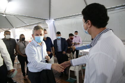 Max Russi recebe governador Mauro Mendes para vacinação contra Covid-19