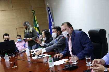 Deputados recebem Basílio Bezerra, secretário de planejamento e gestão