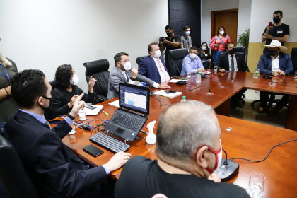 Deputados recebem Basílio Bezerra, secretário de planejamento e gestão