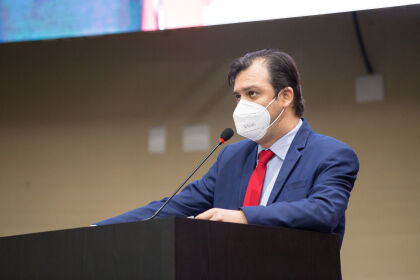 Thiago na plenária da AL