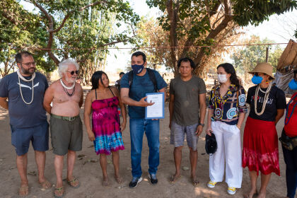 Deputado Professor Allan Kardec visita ritual no Xingu e entrega Lei do Kuarup