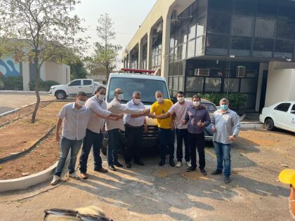 Faissal entrega ambulância adquirida com emenda em Barra do Garças