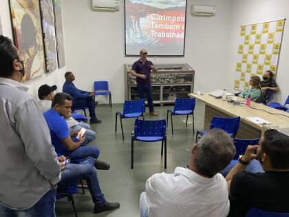 Deputado Dilmar Dal Bosco participa de reunião com garimpeiros em Peixoto de Azevedo