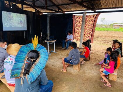 Ação Dia das Crianças com cinema, na aldeia Turipuku, em Matupá