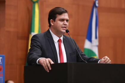 Thiago na plenária da AL