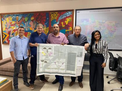 Deputado Nininho recebe projeto de feira livre para bairro de Rondonópolis
