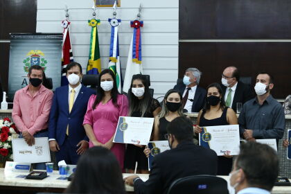 Deputado Thiago Silva outorga títulos de cidadania e concede moções de aplausos em Rondonópolis