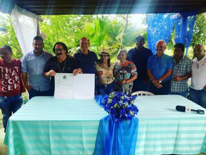 Avallone entrega título de cidadania a Vilson Pires, ex-prefeito de Paranatinga