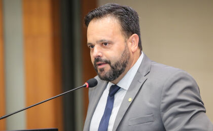 Claudinei critica decreto que obriga comprovante vacinal para frequentar escolas em Rondonópolis
