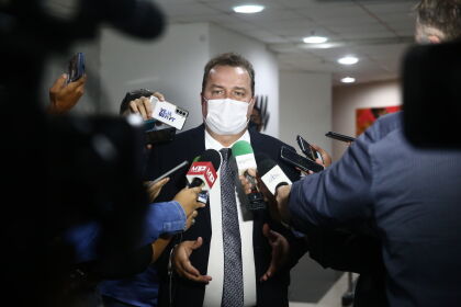 Max Russi esclarece que o decreto, proposto pelo governo do estado e enviado para a apreciação do legislativo, não é de uma calamidade financeira, mas foi formatado para incidir sob o comércio de veículos usados no âmbito estadual.