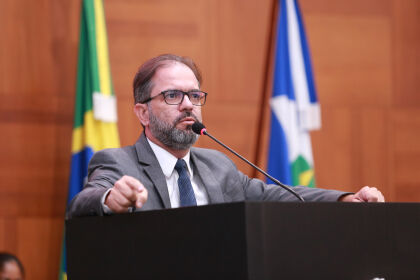 Paulo Araújo apresenta indicações que vão beneficiar Apiacás e Lambari D’Oeste
