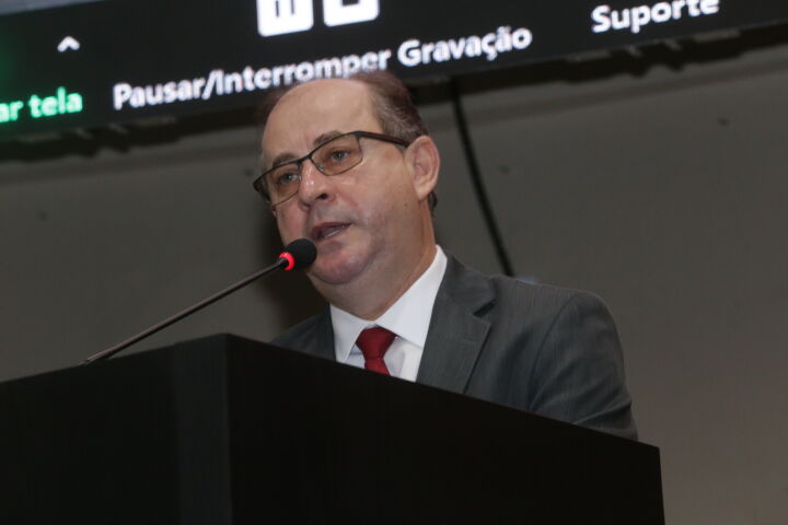Dr. Eugênio promove sessão de homenagens com entrega de títulos e moções em Água Boa