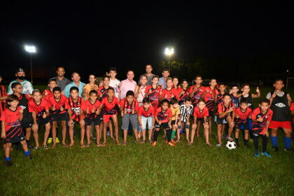 Botelho beneficia alunos da Escolinha de Futebol Furacão de São José dos Quatro Marcos