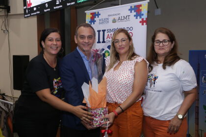 Wilson Santos com mães atípicas com filhos autistas
