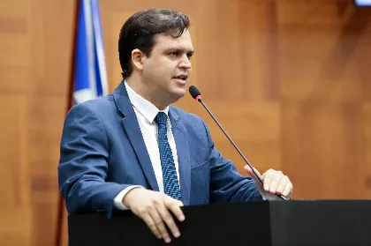 Thiago na plenária da AL