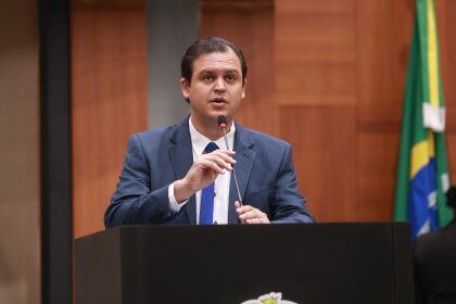 Deputado Thiago Silva realiza ações em prol da conscientização e debate sobre a esquizofrenia