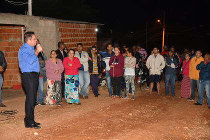 Botelho visita moradores do Silvanópolis e debate regularização do bairro em Cuiabá