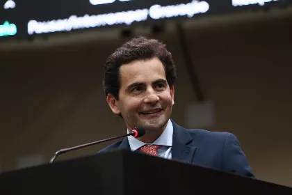 O senador Fábio Garcia (União) falou em nome da família, agradecendo ao deputado Avallone a iniciativa desta merecida homenagem ao seu avô