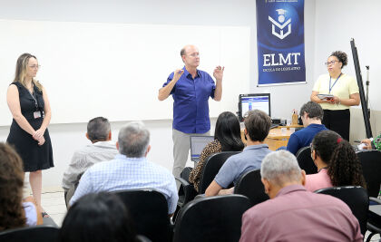 O presidente da Comissão de Fiscalização e Acompanhamento da Execução Orçamentária da ALMT, deputado Carlos Avallone (PSDB), disse que em reunião realizada no Colégio de Líderes, há um ano, foi decidido que os assessores dos parlamentares e equipes do governo fariam cursos de capacitação para a elaboração de emendas