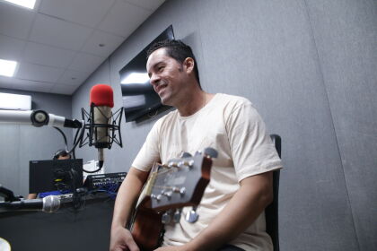 Sons de Mato Grosso recebe o cantor Diogo Cortez