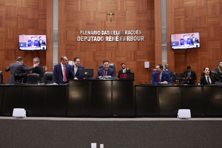 Eduardo Botelho é eleito presidente da ALMT com 23 votos