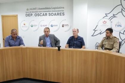 Convidado pela Comissão de Meio Ambiente e Recursos Hídricos da ALMT, o tenente-coronel BM Marco Aurélio Aires da Silva – comandante do Batalhão Especial Ambiental (BEA) do Corpo de Bombeiros Militar – explanou sobre o planejamento para prevenção e combate a incêndios florestais no Pantanal