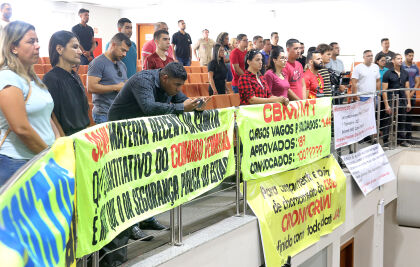 Outro questionamento dos participantes é quanto às categorias que ficaram de fora da convocação anunciada pelo poder executivo, como é o caso da Polícia Penal