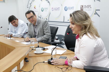 A comissão recebeu ainda a Organização Não Governamental (ONG) Cirinho Sorrindo, que foi convidada pela comissão a integrar a Câmara Setorial da Oncologia