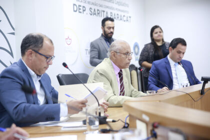 Ao todo, havia 20 matérias na pauta da 8ª reunião da CCJR, das quais duas foram retiradas da pauta e uma teve pedido de vista aprovado