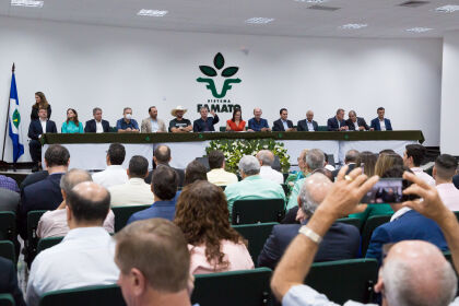 Na sede da FAMATO, o evento contou com a participação de lideranças políticas, dos setores segmentados e amigos