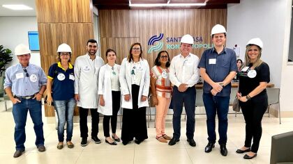 Deputado com os representantes da Santa Casa e governo de Mato Grosso
