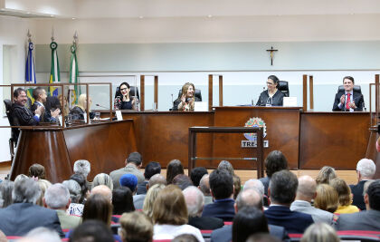 Deputados prestigiam posse da nova presidente do TRE-MT, desembargadora Maria Aparecida Ribeiro