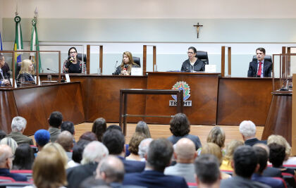 Deputados prestigiam posse da nova presidente do TRE-MT, desembargadora Maria Aparecida Ribeiro