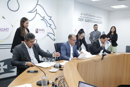 De acordo com o PLC 30/2023, os critérios utilizados para a divisão dos valores adicionais arrecadados em virtude da instalação de usinas hidrelétricas deverão considerar os municípios-sede onde se encontram a obra arquitetônica