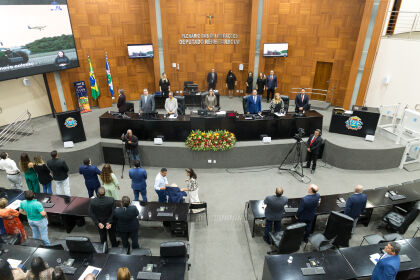 A Comenda Dante de Oliveira é uma das mais altas honrarias concedidas pelo Parlamento estadual e foi instituída pela ALMT com o intuito de homenagear pessoas com destaque nas áreas de direitos humanos