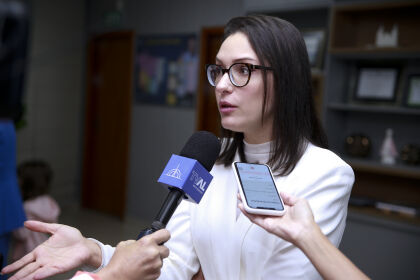 A deputada Janaina Riva ressaltou também a relevante atuação do advogado e professor Fredie Souza Didier Júnior